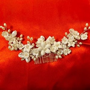 New large white floral with pearl hair comb